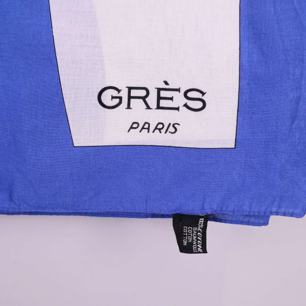 Närbild på blå kant med texten Grès Paris