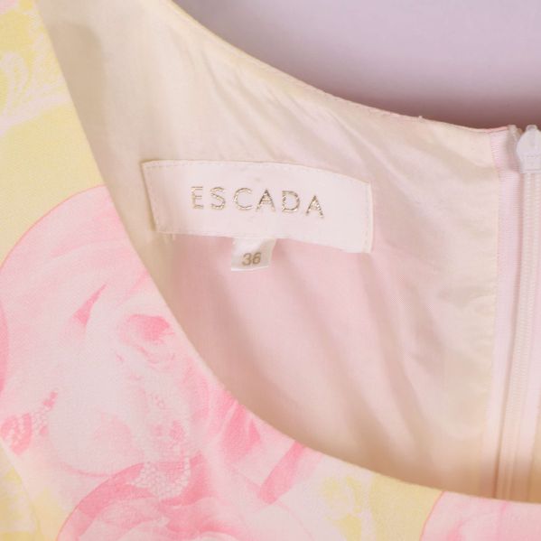 Närbild av Escada-etikett och storlek 36 i nacken