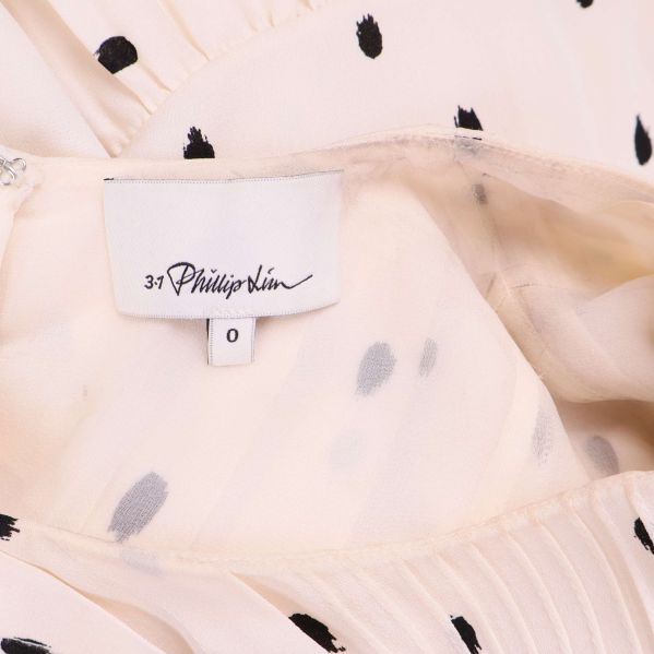 Närbild på märkesetikett med texten 3.1 Phillip Lim
