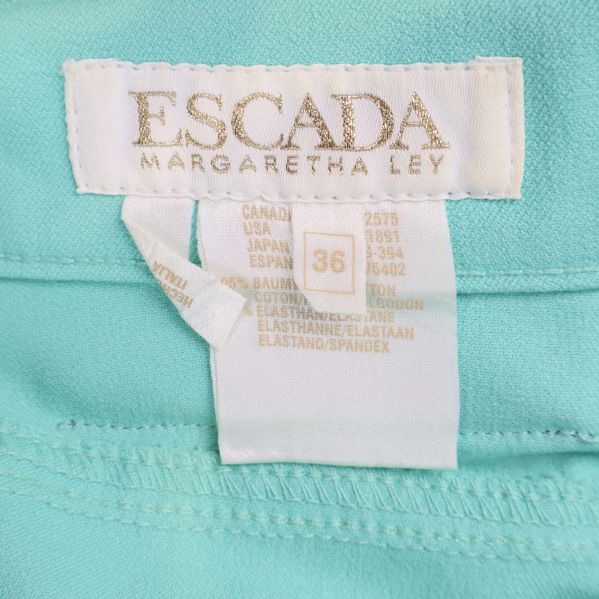 Escada etikett och materiallapp med storlek uppgift
