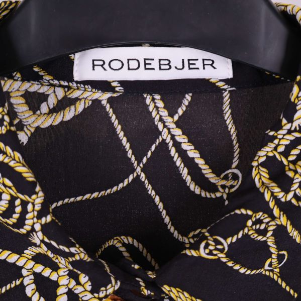 Närbild på Rodebjer-märkning i nacken