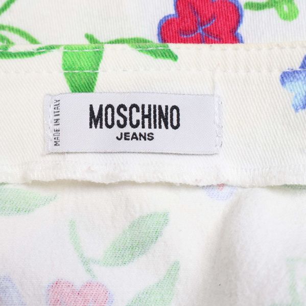 Moschino Jeans-logga på vit tyglabel inuti kjol