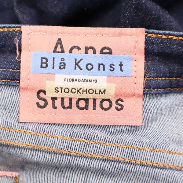 Acne Studios Blå Konst etikett på jeansens insida