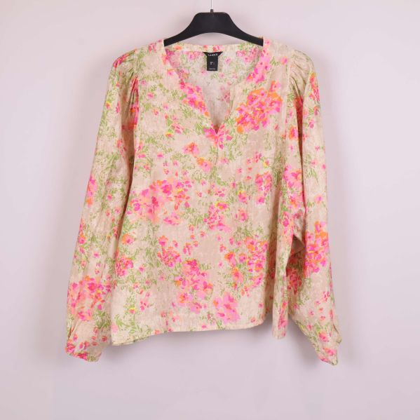 Framsida av blommig Lindex blus på galge
