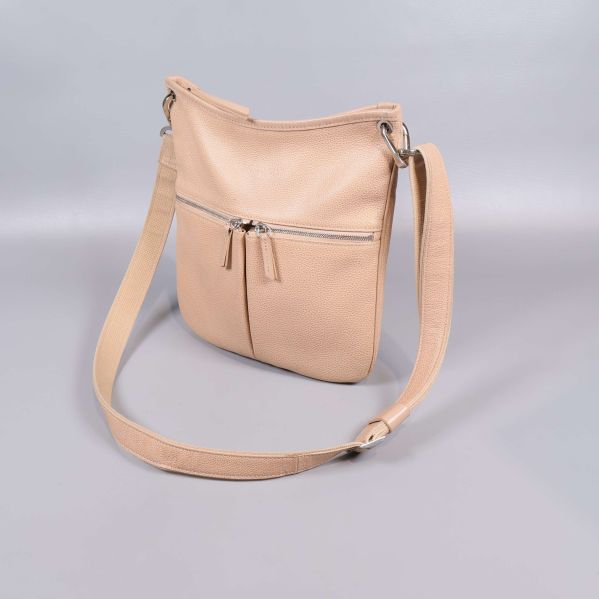 Beige crossbodyväska med dragkedjeficka och axelrem