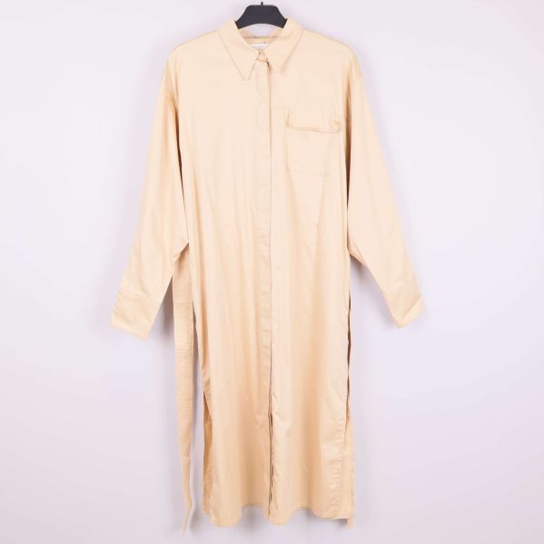 Beige skjortklänning med lång ärm och bröstficka