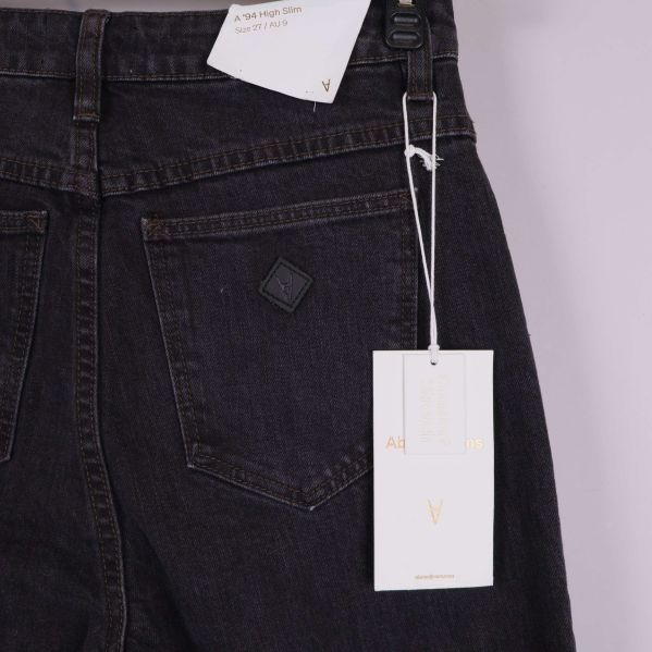 Bakficka och etikett Abrand Jeans