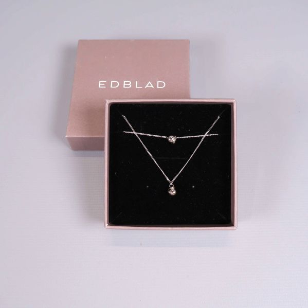 Smyckesset i ask med halsband och armband