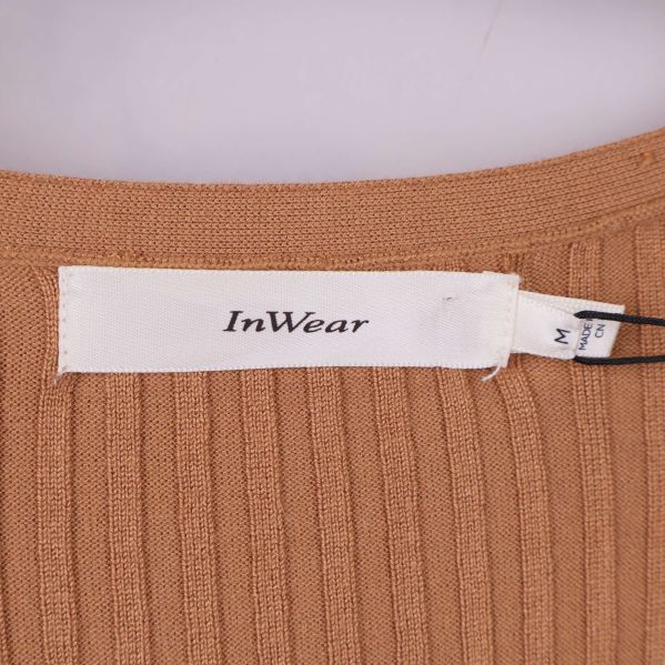 InWear-logotyp och storlek M-etikett på insidan