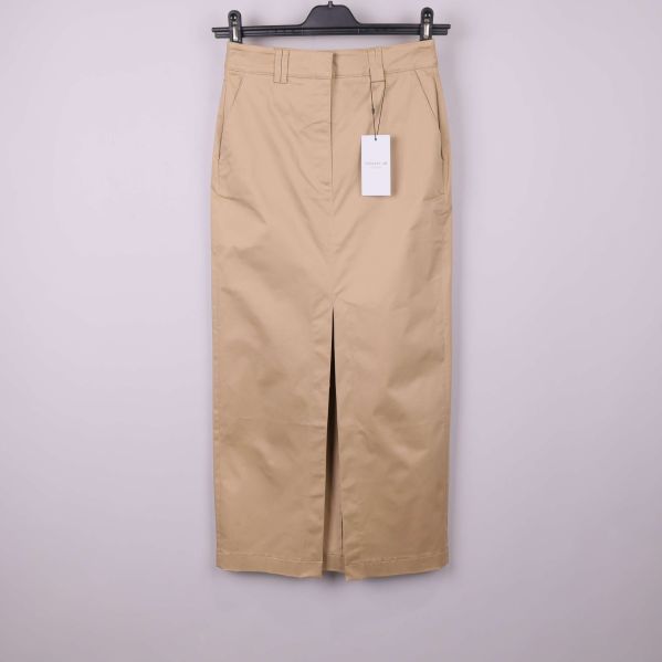 Beige rak midikjol med slits framtill