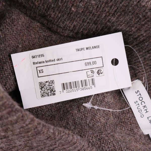 Produktlapp som visar Woolmix knitted skirt i färgen taupe melange och storlek XS