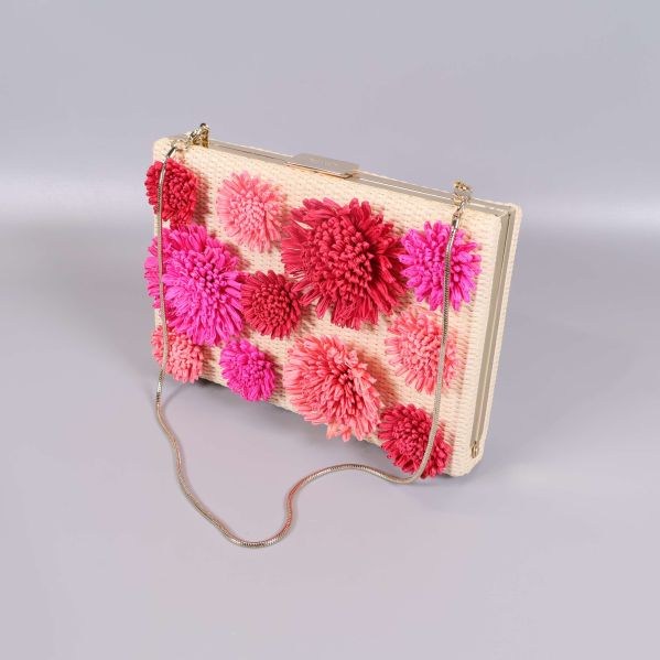 Clutch med färgglada rosa pompons och axelkedja