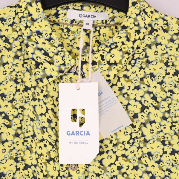Närbild på krage och märkning av Garcia
