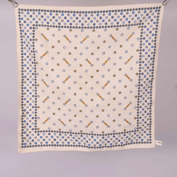 Kvadratisk scarf med blått och gult mönster