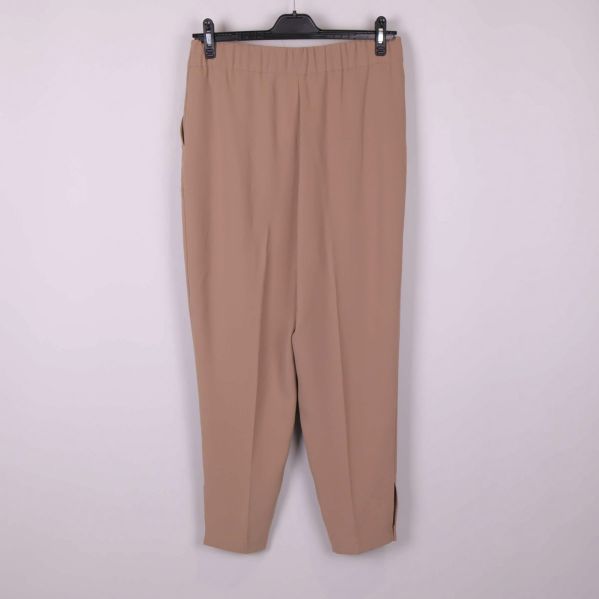 Beige byxa från Stylein. Bekväm byxa med resår bak