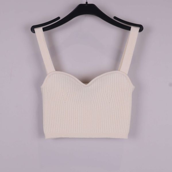 Cropped ribbstickad topp framifrån på galge