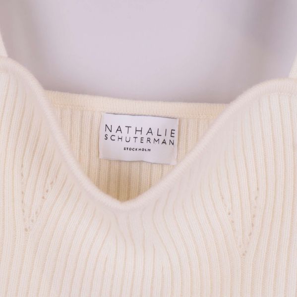 Närbild på varumärkeslapp Nathalie Schuterman