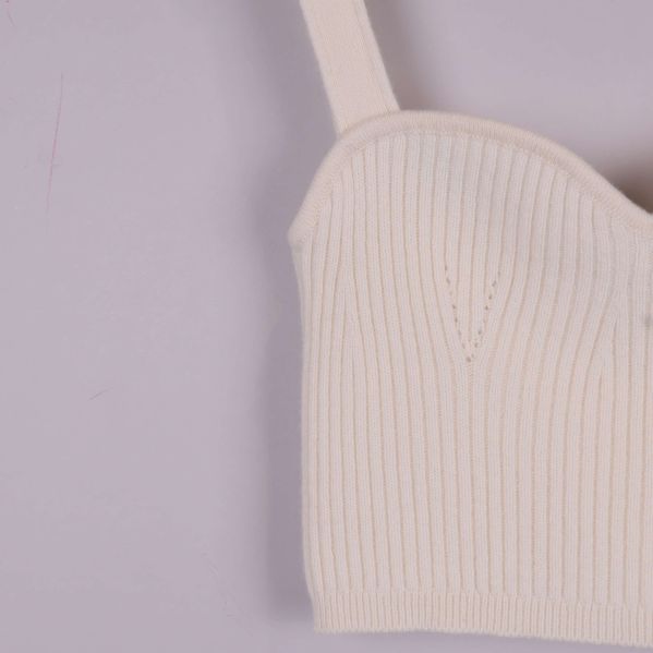 Detalj av toppens ribbade material och struktur
