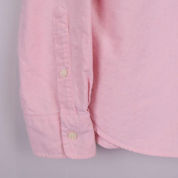 Ärm- och manschettdetalj på rosa skjorta