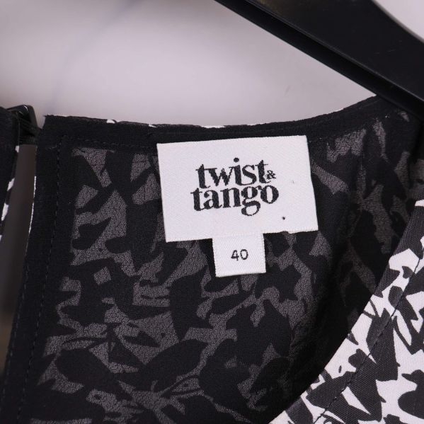 Närbild på Twist & Tango etikett och storlek 40