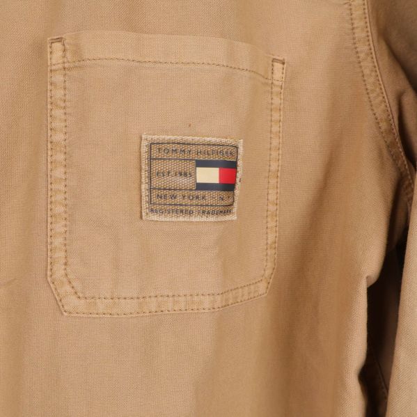 Beige jacka med bröstficka och liten Tommy Hilfiger-logga