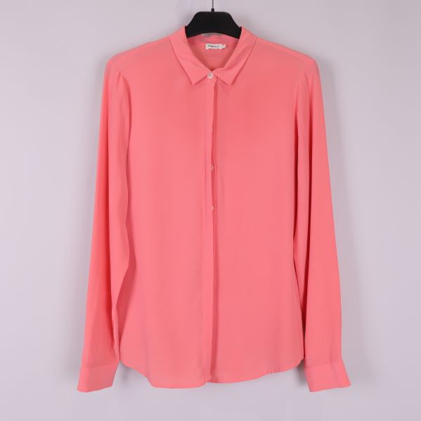 Klassisk blus med enkel design
