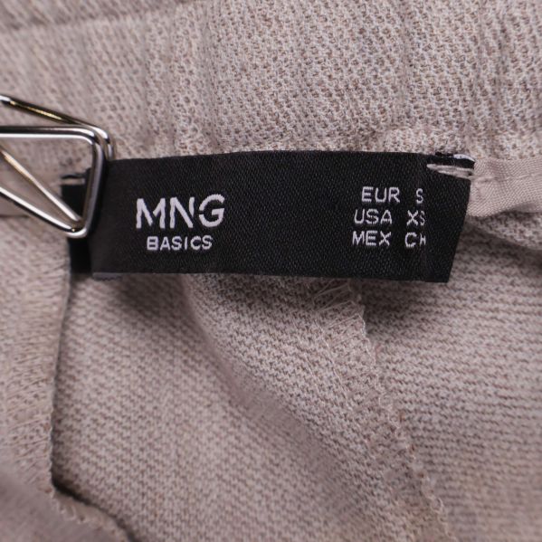 MNG Basics etikett med storleksinformation XS S CH