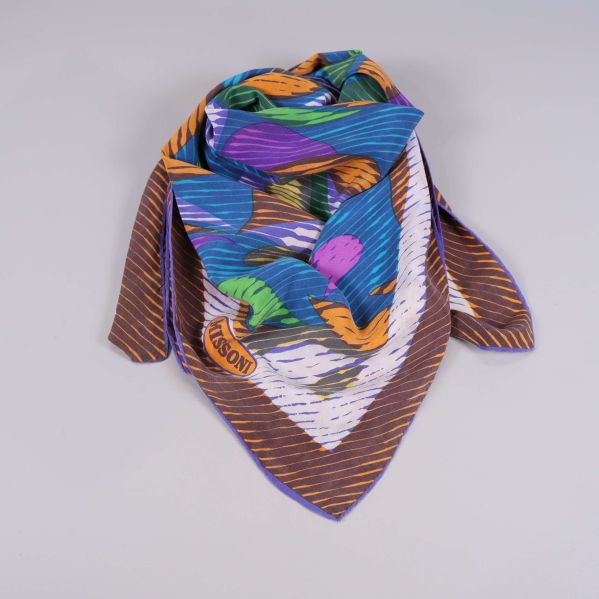 Scarf stylad v-format med olika färgblock