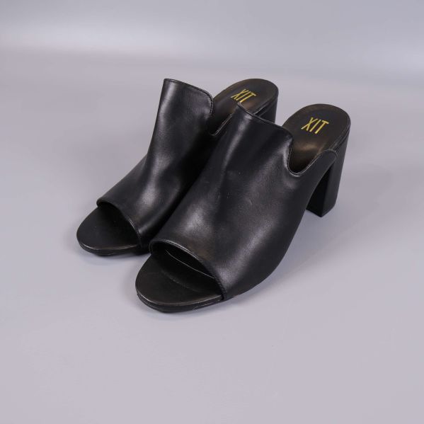 Svarta slip-in sandaler med hög klack ovanifrån