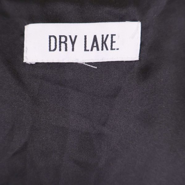Dry Lake logotyp på inneretikett