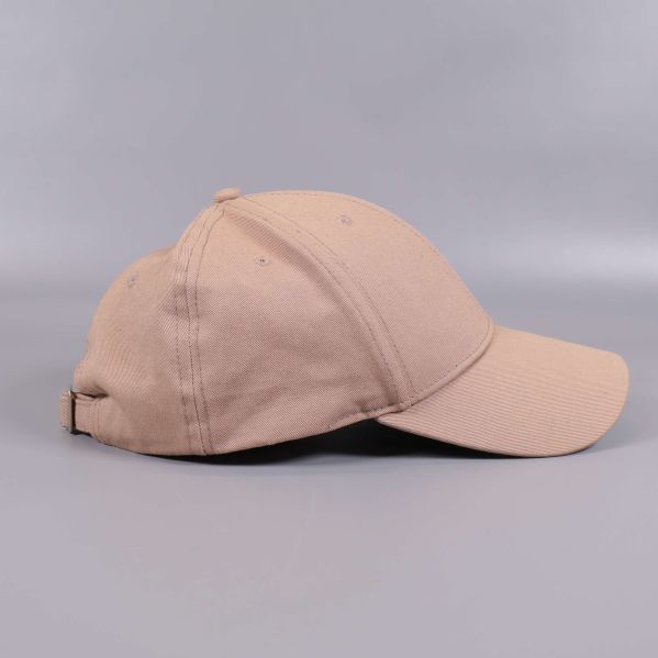 Beige keps från andra sidan utan synlig logga