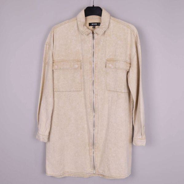 Lång beige skjortjacka med dragkedja framtill