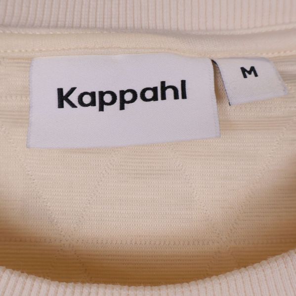 Närbild på Kappahl-märket och storlek M i nacken