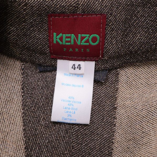 Närbild på Kenzo-etikett och materiallapp i midjan