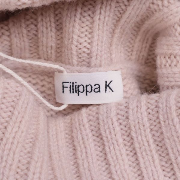 Märkt etikett med Filippa K-logotyp