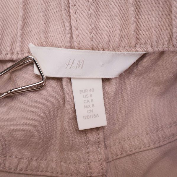 Storleksetikett från H&M med storlek EUR 40