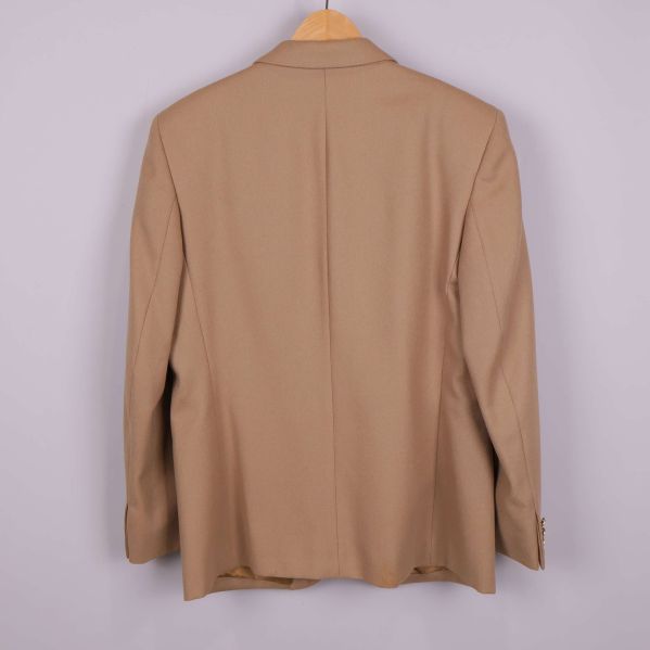 Baksidan på beige kavaj i ull 