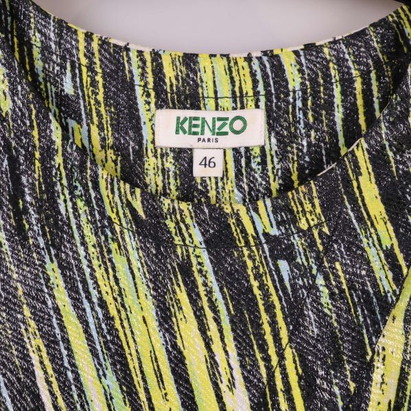 Närbild på Kenzo Paris-märket och storlek 46