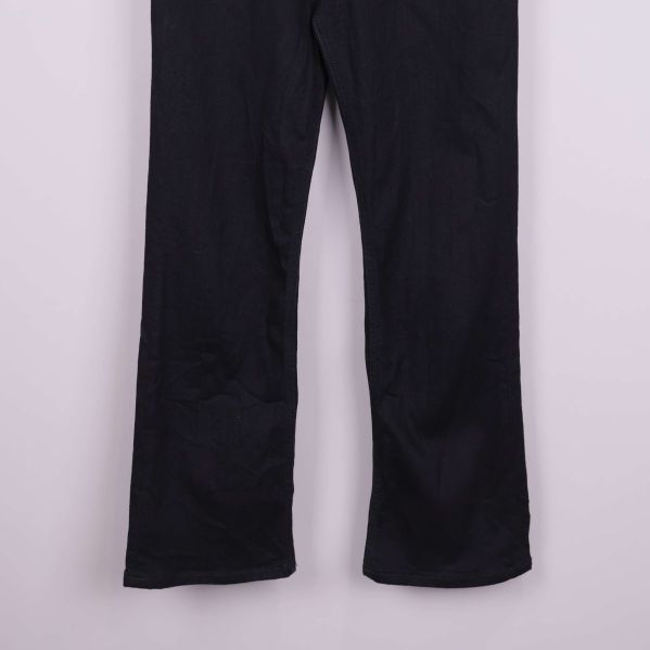 Nedre delen av jeans med raka ben