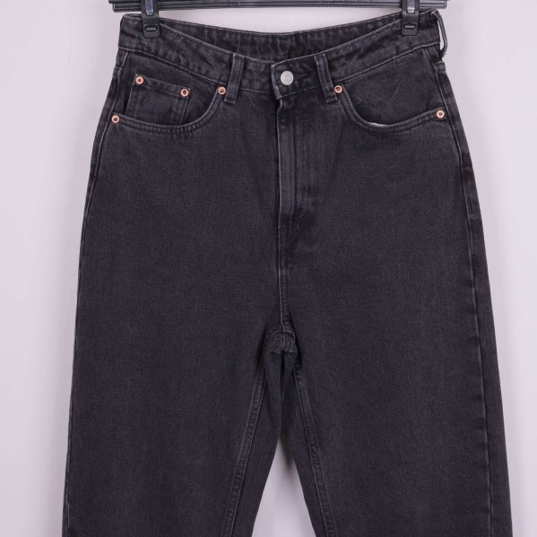 Jeans framtill med fickor, gylf och knapp
