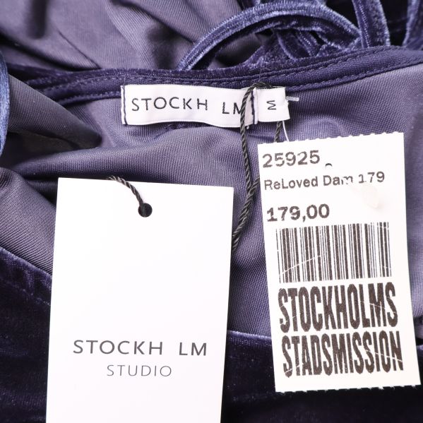 Etikett visar Stockh LM Studio och prislapp