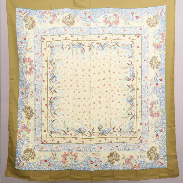 Kvadratisk scarf med paisleymönster och gröna kanter