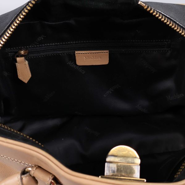 Detaljbild på innerfack och logotag Max Mara