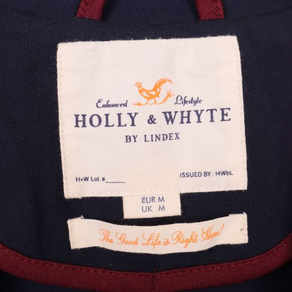 Närbild på Holly & Whyte by Lindex etikett i kavaj