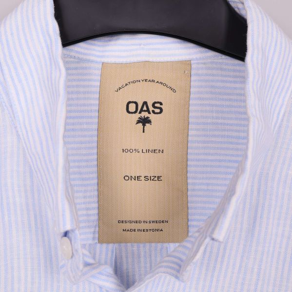 Närbild på etikett som visar OAS, 100% linne och onesize
