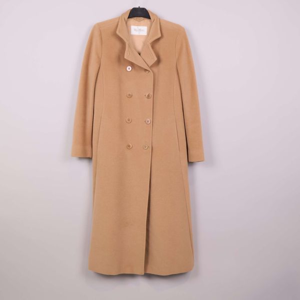 Beige dubbelknäppt kappa