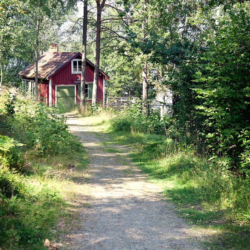 Stigen till Sjöstugan vid Stenfasta mötesplats.