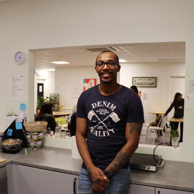 Bild på kocken Abdi på Mötesplats Hässelby