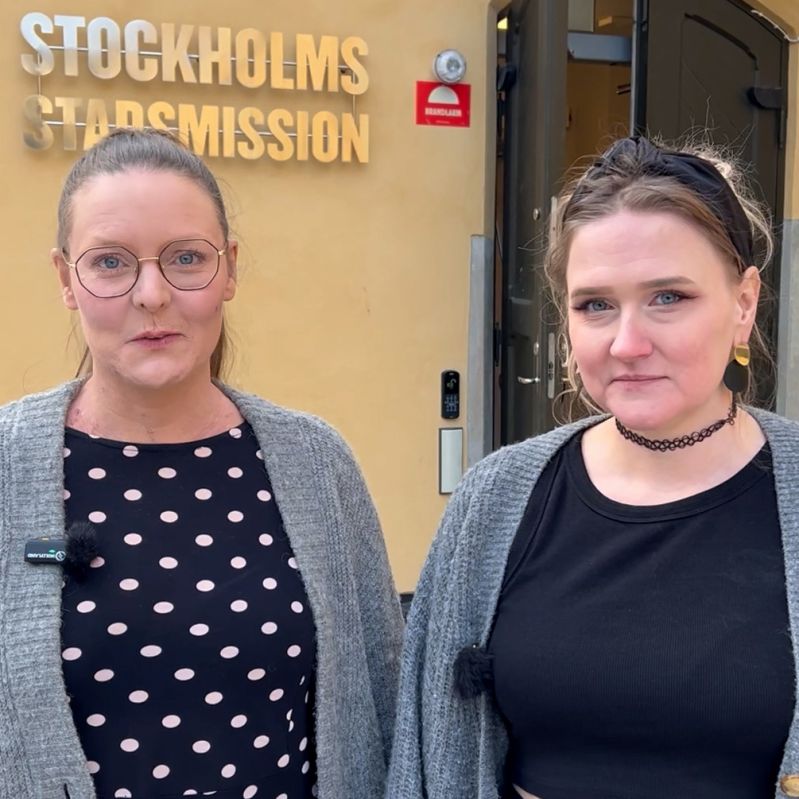 Bild på samtalsledare för unga vuxna på Stockholms Stadsmissions Mötesplats Mariatorget.