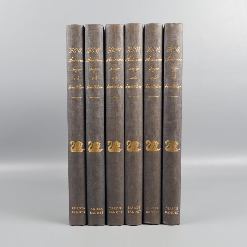 Bokryggar med texten H.C. Andersens Sagor och Berättelser